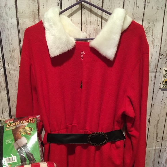 Accessories - ⛄️🎄Mrs Claus outfit (Hat, tights, boot cuffs)!
